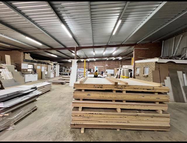 1,148M² WAREHOUSE FOR SALE IN JEFFREYS BAY INDUSTRIAL